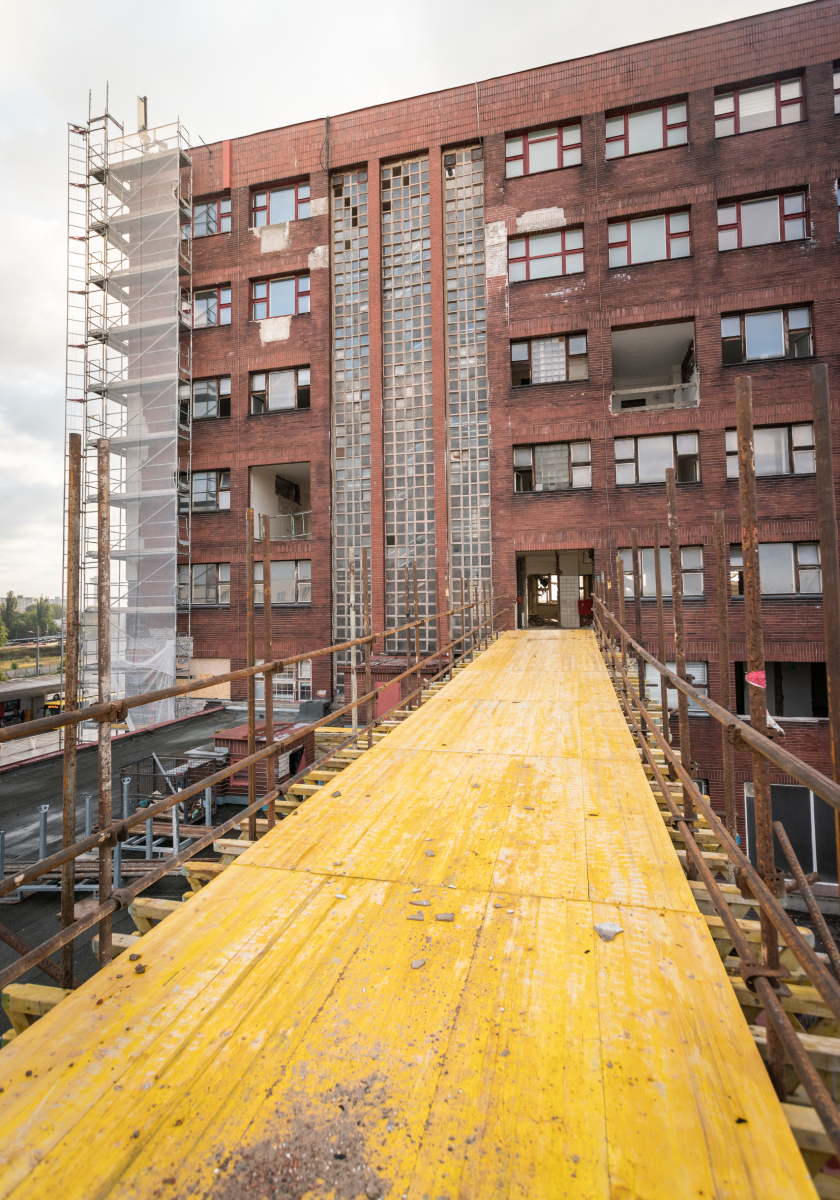 Rekonstrukce památkově chráněné výškové nádražní budovy v Pardubicích