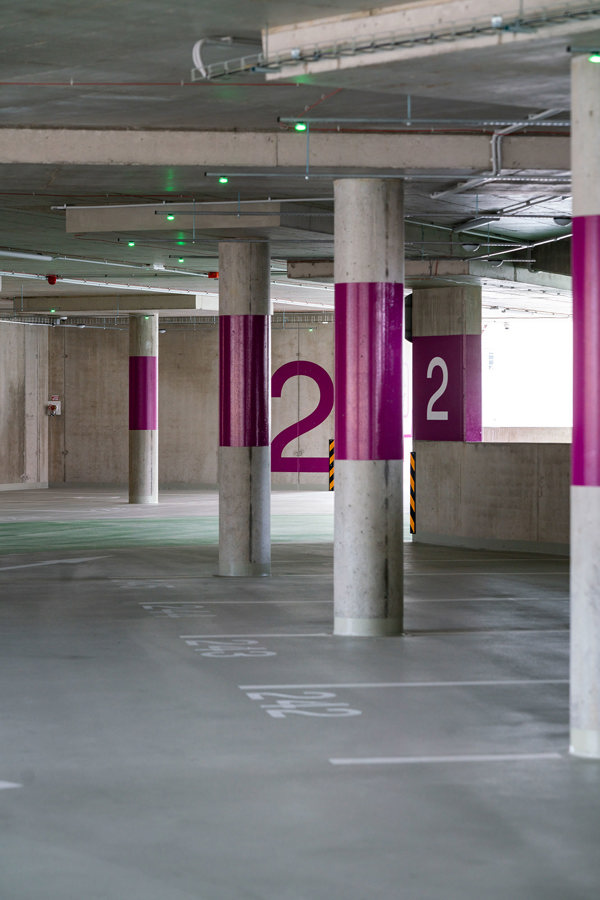 Parkovací dům Grand se otevřel. Nabízí 270 parkovacích míst v centru Pardubic