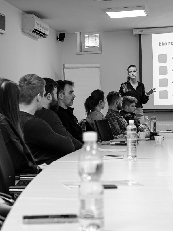 Přivítejme naše  nováčky v holdingu