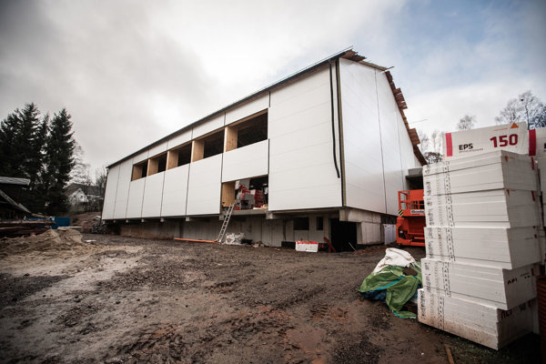Stavba sportovní haly v Bernarticích
