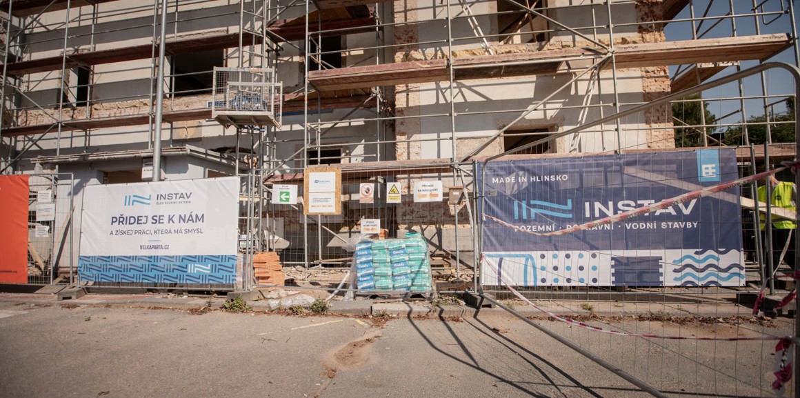 Výpravní budova v Hlinsku prochází zaslouženou proměnou