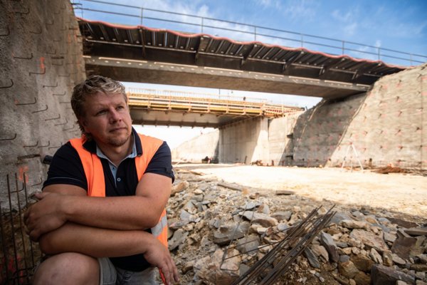 Výzva přijata a výstavba mostu úspěšně dokončena.