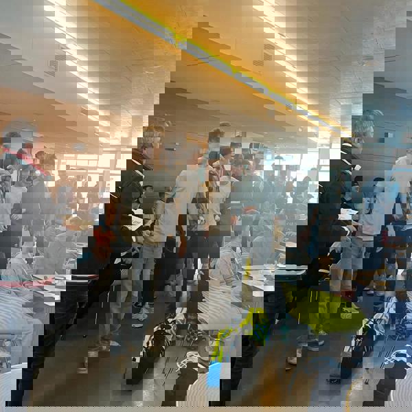 27393568 1Ccd 45C9 B4fb Ee5a0289031e
